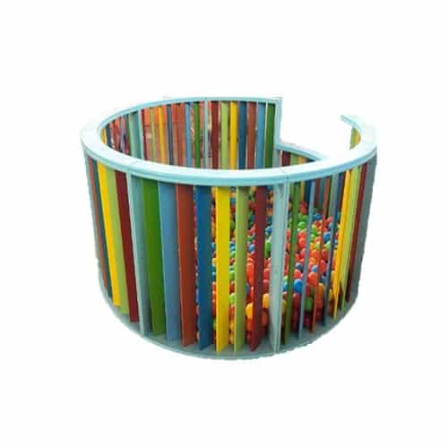 استخر توپ چوبی