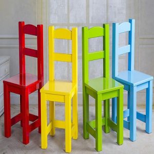 صندلی ساده رنگی چوبی
